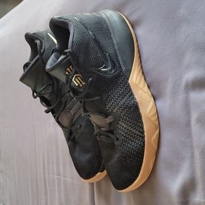 Nike Kyrie Flytrap Basketball Shoes